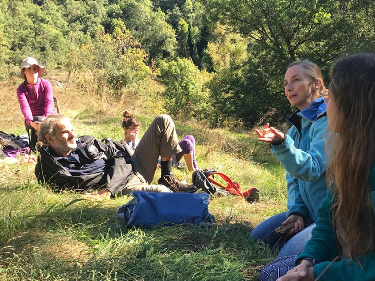 Los baños forestales consisten en sumergirse en la naturaleza en silencio y con los cinco sentidos atentos. Cortesía Manuela Siegfried.