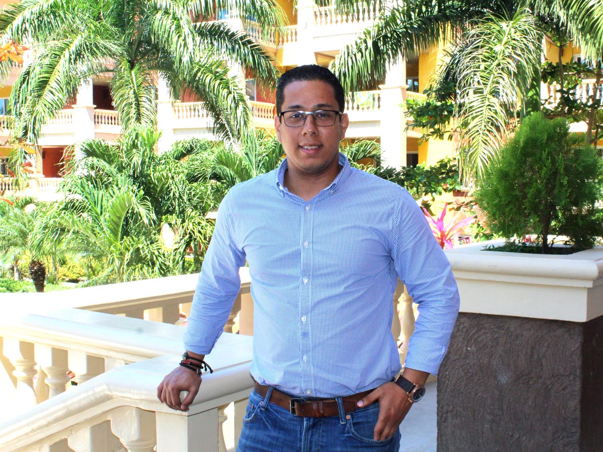 Marvin Zerón: Director de Ventas y Mercadeo de Infinity Bay & Beach Resort, Roatán, Honduras