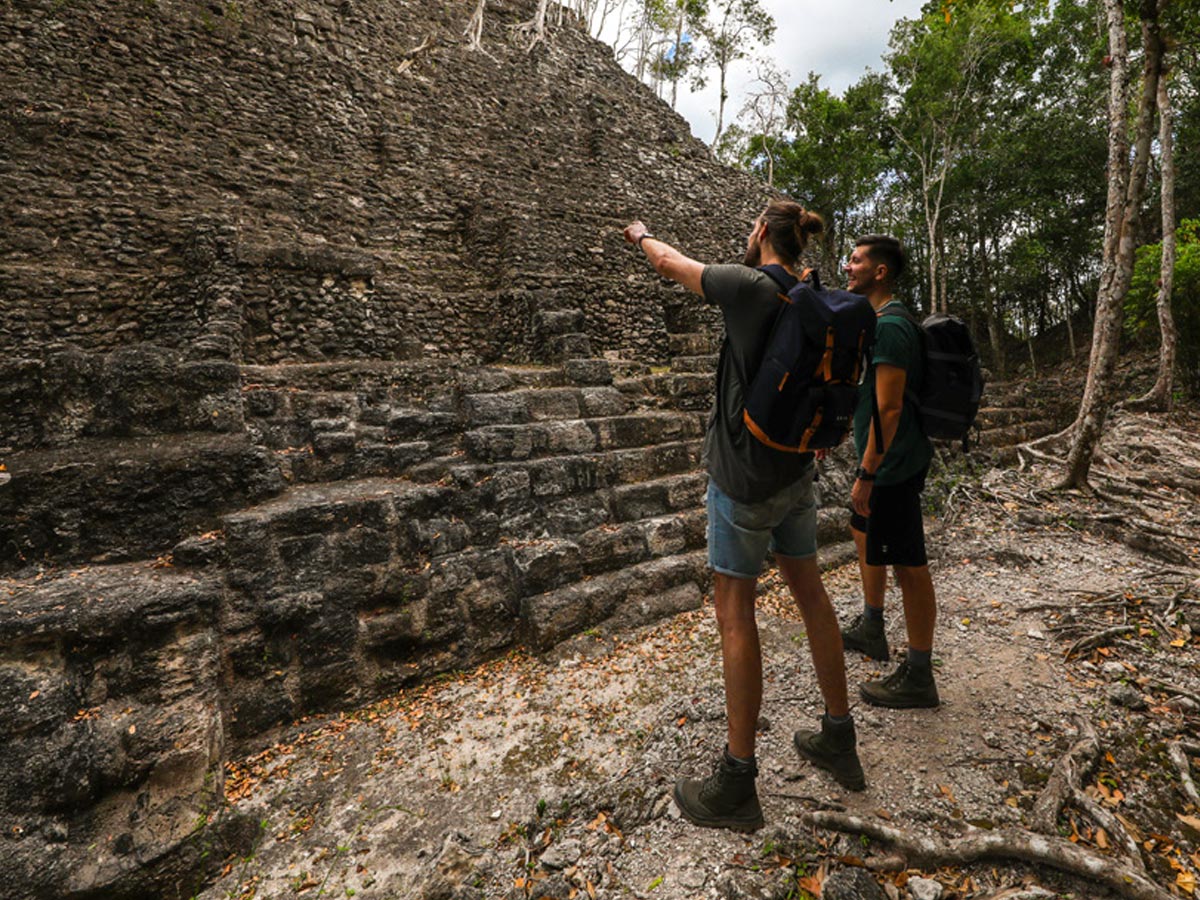 En más de 2000 kilómetros cuadrados analizados se lograron descubrir pirámides, murallas, fosas y canales.