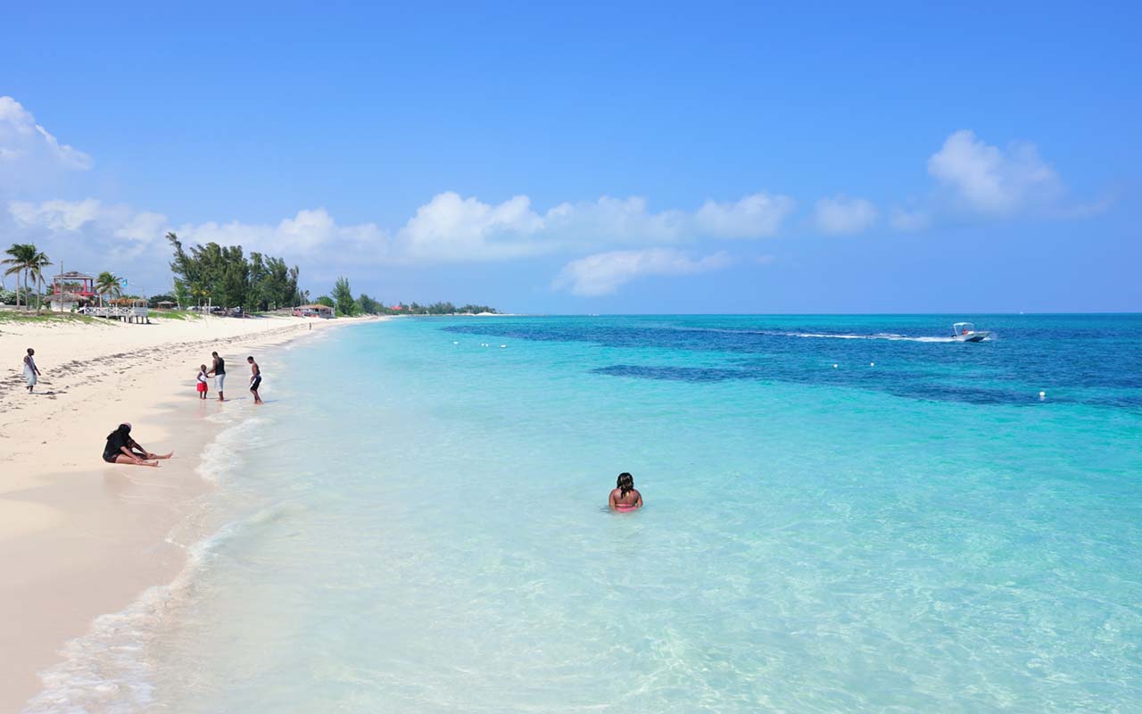    Taino Beach, Grand Bahama Island. Foto cortesía del Ministerio de Turismo, Inversiones y Aviación de Las Bahamas