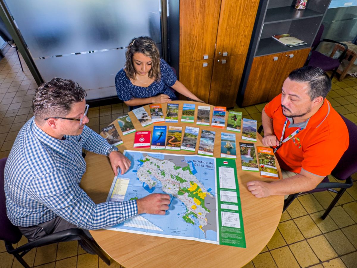 Brochures gratuitos para descarga digital y el mapa turístico de Costa Rica son parte de la estrategia para que los turistas nacionales e internacionales descubran nuevos destinos y exploren el país