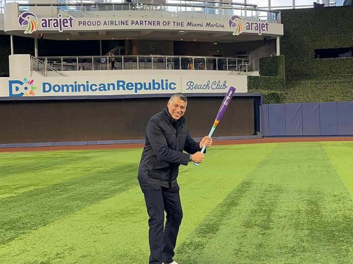La aerolínea dominicana Arajet anunció una alianza estratégica con los Miami Marlins, con el objetivo de fortalecer la proyección internacional de la República Dominicana como destino turístico en el mercado de Estados Unidos.