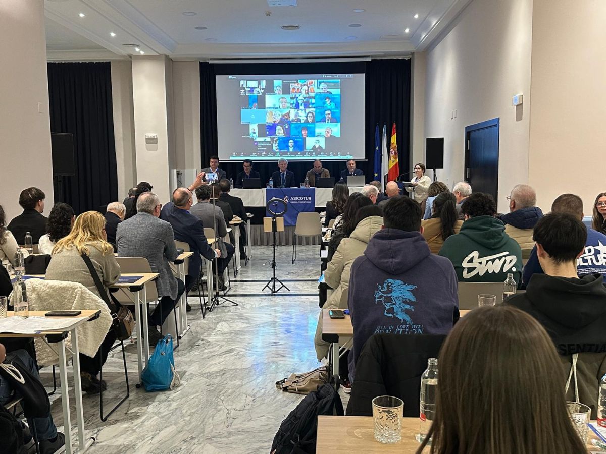 La Asociación Internacional para la Cooperación y el Desarrollo Turísticos (ASICOTUR) celebró este jueves su 50ª reunión de asociados, un encuentro virtual que reunió a representantes de 22 países, entre asociados, socios de honor, delegados y socios protectores, procedentes de distintos ámbitos del turismo, la cooperación internacional, la academia y el desarrollo territorial.