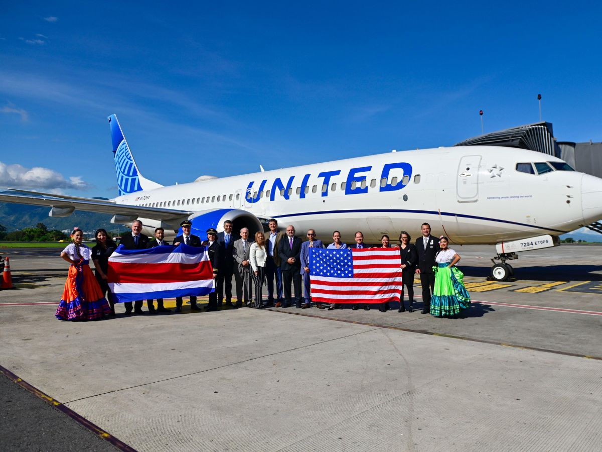 Más del 53% de los turistas que llegan por vía aérea internacional a Costa Rica provienen de EE. UU., una cifra en constante crecimiento.