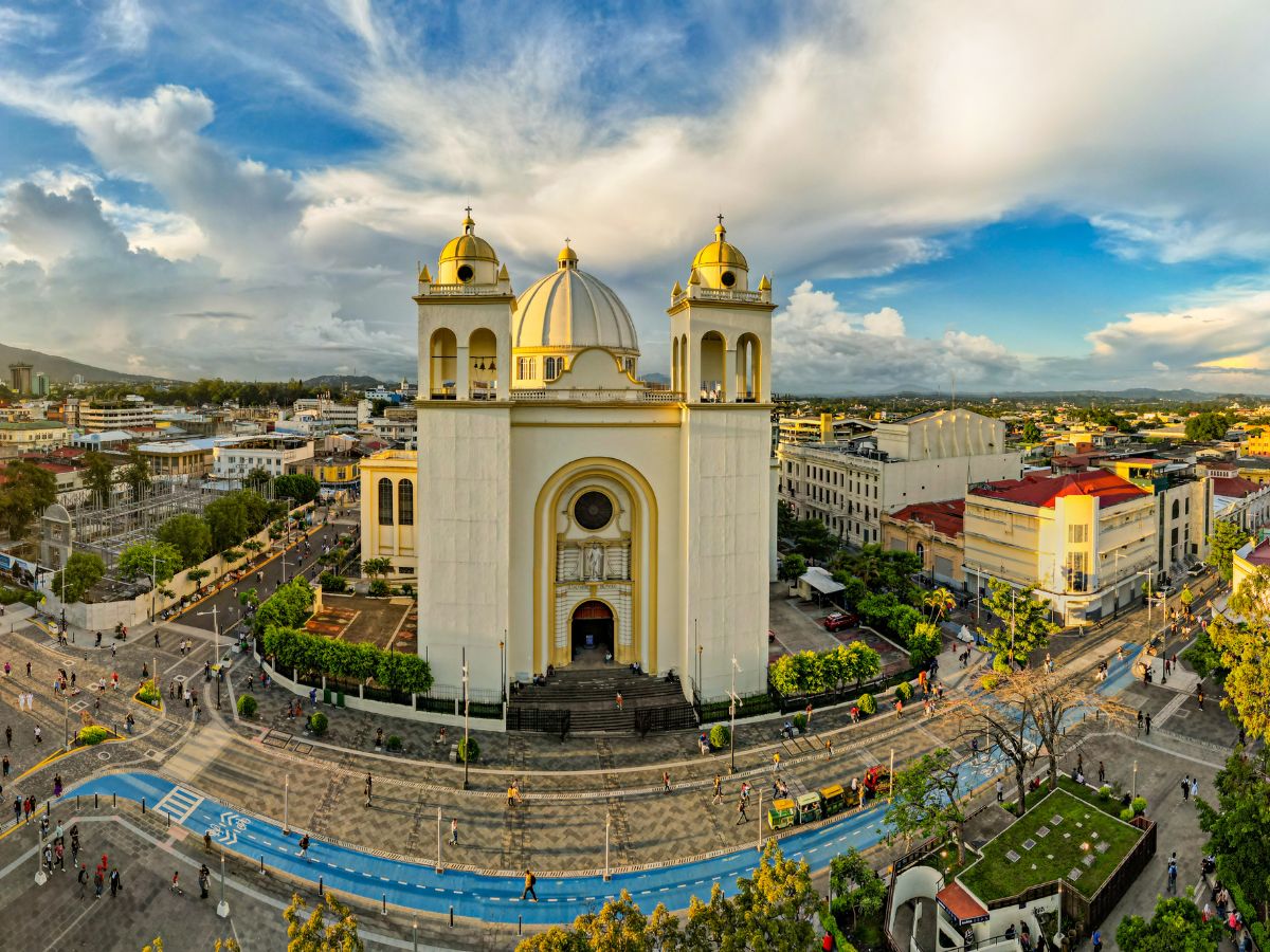 La combinación de estabilidad, promoción, variedad de destinos y un clima de inversión más favorable ha permitido que El Salvador se coloque entre los grandes protagonistas del turismo en la región.