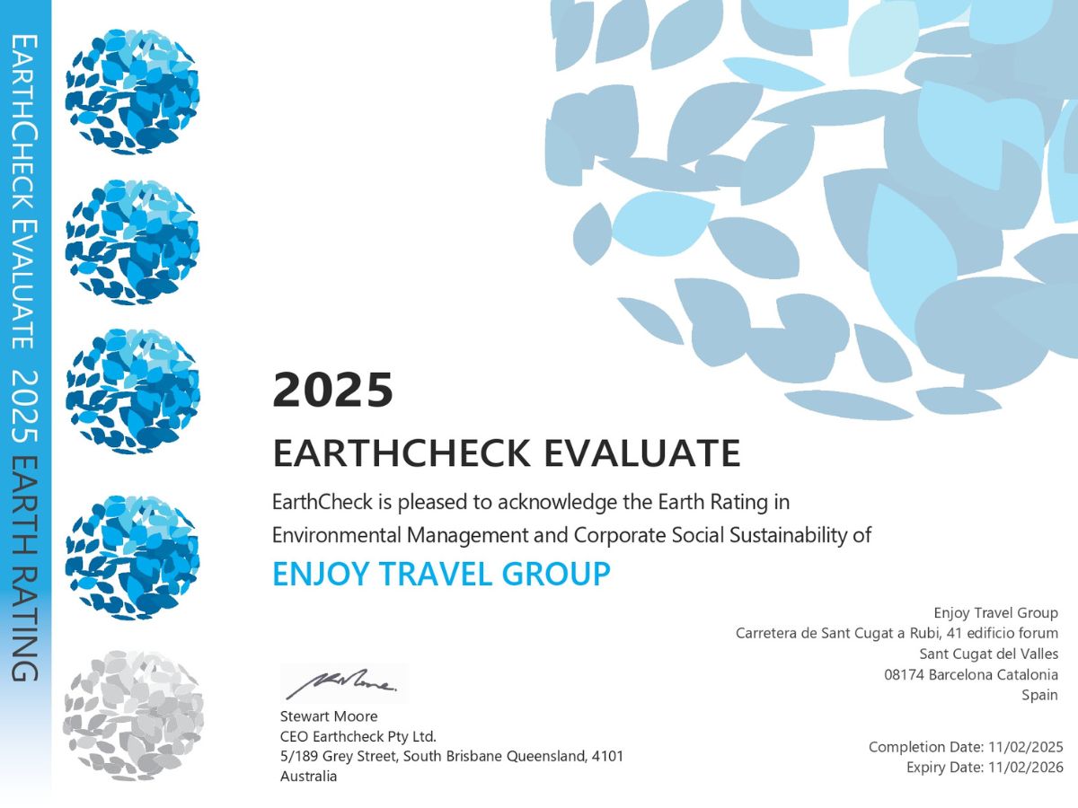 Enjoy Travel Group, referente en la industria del turismo, ha obtenido el prestigioso distintivo EarthCheck Evaluate para su oficina central en Barcelona, un reconocimiento que avala su compromiso con la sostenibilidad y la gestión responsable dentro del sector turístico.