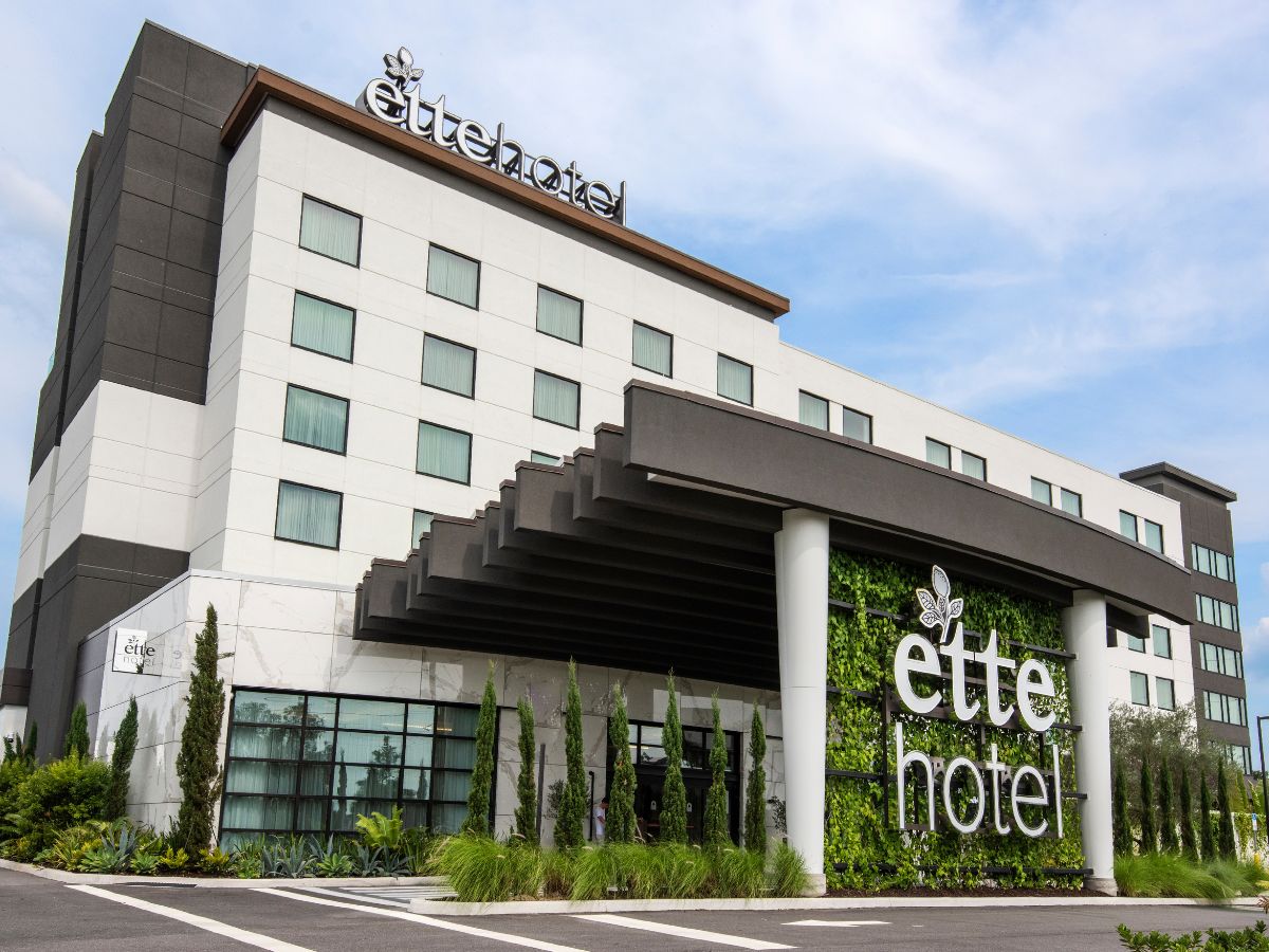 ¡Mantente al tanto de todo lo que está sucediendo en Kissimmee! Desde las atracciones nuevas y emocionantes, deliciosos lugares para comer, hasta los hospedajes más nuevos, tenemos la primicia.