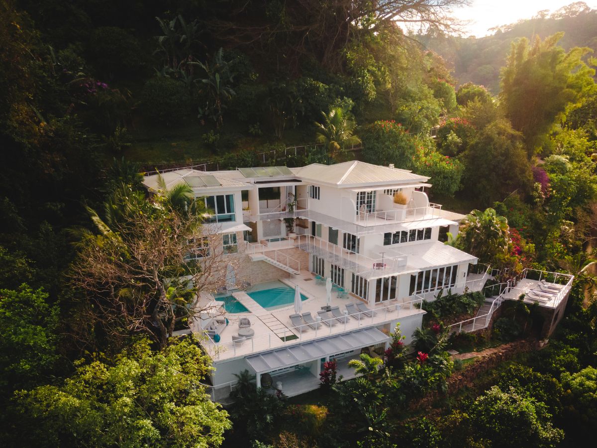 The Retreat Costa Rica, reconocido destino boutique de bienestar y spa de lujo, celebra su décimo aniversario con una semana especial de experiencias del 27 de abril al 2 de mayo de 2026, liderada por su fundadora Diana Stobo.