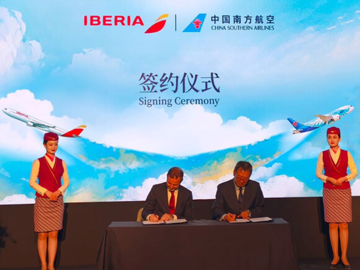 Las aerolíneas conectarán sus hubs de Madrid y Guangzhou para ofrecer más opciones y mejorar la experiencia de sus clientes de Latinoamérica en rutas intercontinentales, especialmente a Asia, donde Iberia ya opera un vuelo diario a Doha y cuatro frecuencias semanales a Tokio