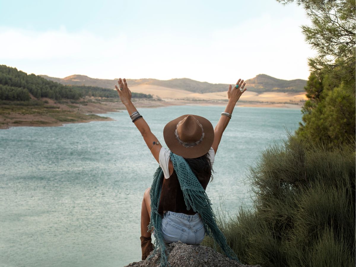 El viajero busca experiencias que aporten calma, aprendizaje y significado, favoreciendo destinos sostenibles y culturas que ofrecen una “verdad” para descubrir.