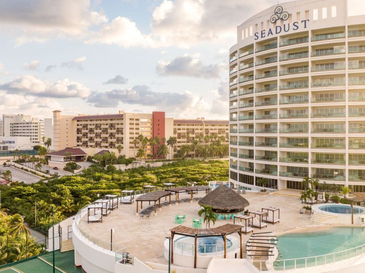 Cancún, Q. Roo a 15 de octubre de 2025. – Seadust Cancún Family Resort anunció, oficialmente, su nueva etapa como hotel independiente, operado por sus propietarios y gestionado por un grupo de socios regiomontanos.