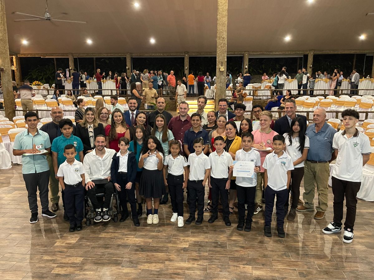 En total, más de 1.800 niños, jóvenes, maestros y profesores del cantón se han beneficiado de programa de excelencia educativa, entre el 2024 y 2025.